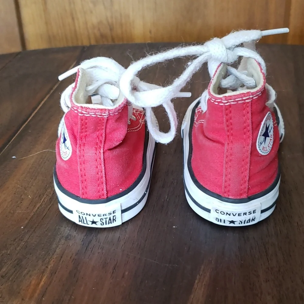 Converse Chuck Taylor High Top Shoe Sz 2
